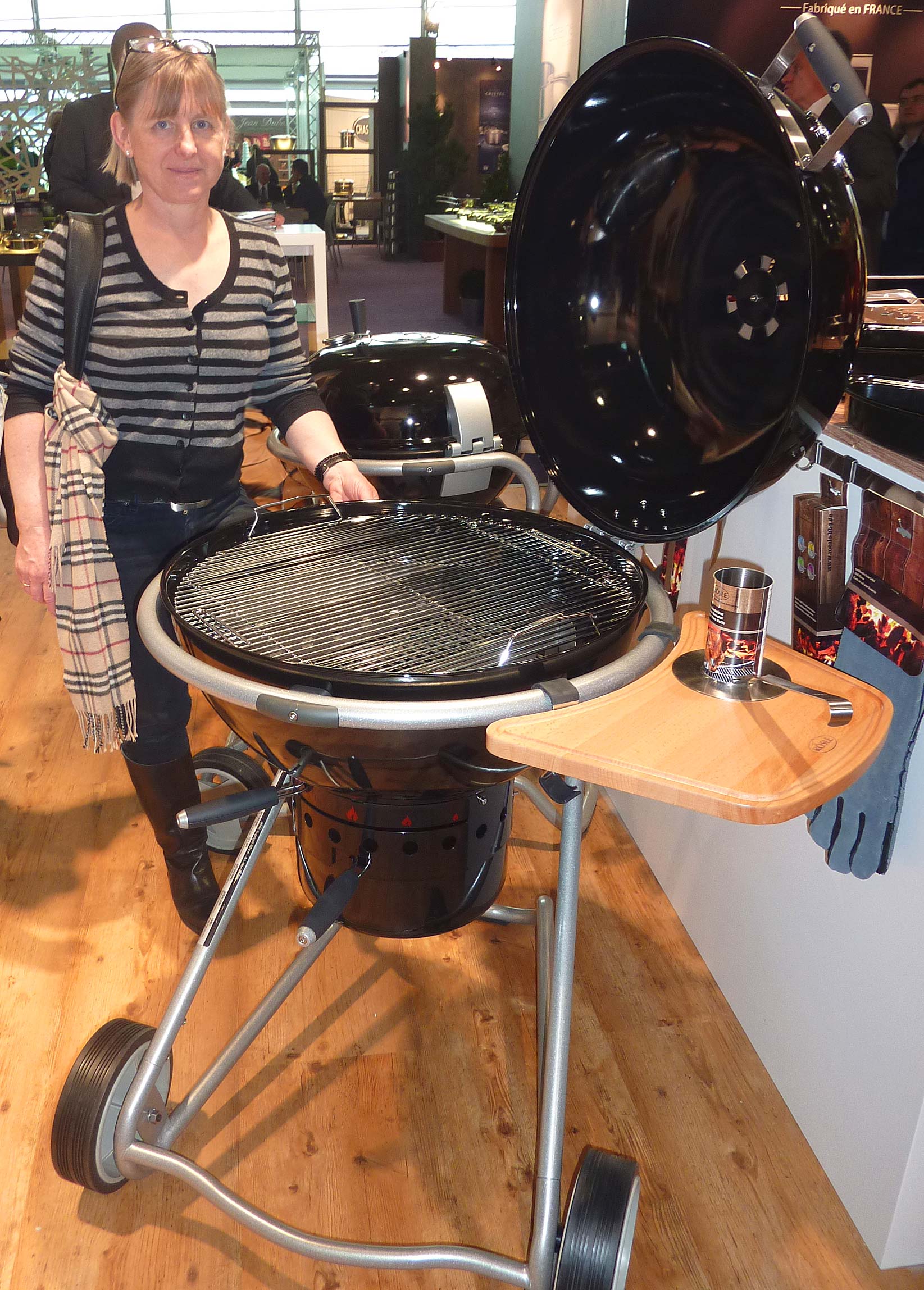 Der neue Röslegrill ist dem MArktführer von Weber in vielen technischen  Details überlegen 